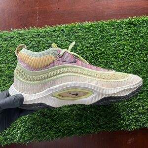 Nike Men’s Cosmic Unity- Size 10.5